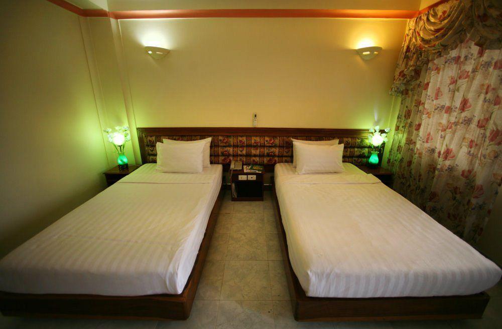 Lucky Star 2 Hotel Phnom Penh Bagian luar foto