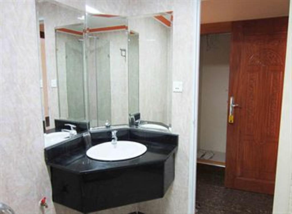 Lucky Star 2 Hotel Phnom Penh Bagian luar foto