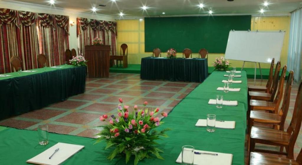 Lucky Star 2 Hotel Phnom Penh Bagian luar foto