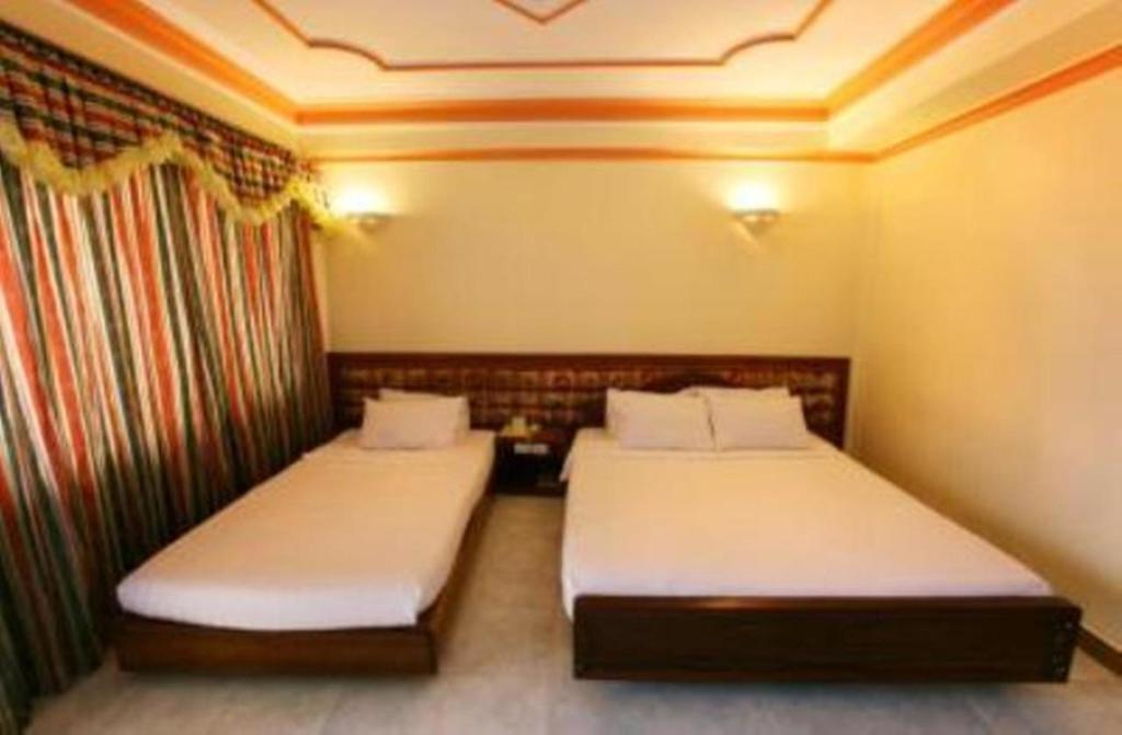 Lucky Star 2 Hotel Phnom Penh Bagian luar foto