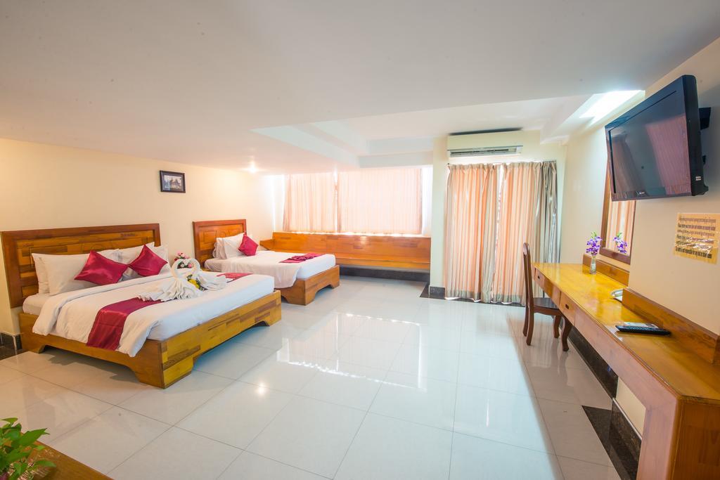Lucky Star 2 Hotel Phnom Penh Bagian luar foto