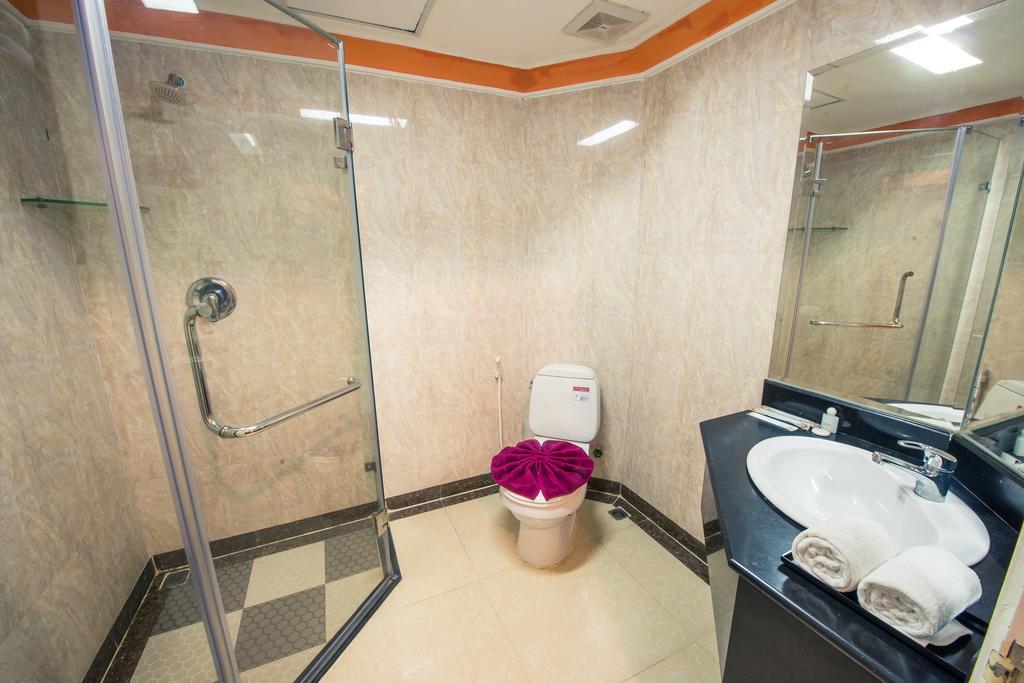 Lucky Star 2 Hotel Phnom Penh Bagian luar foto