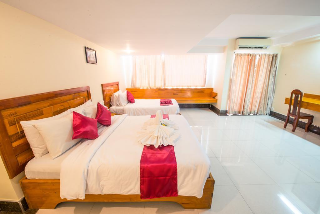 Lucky Star 2 Hotel Phnom Penh Bagian luar foto