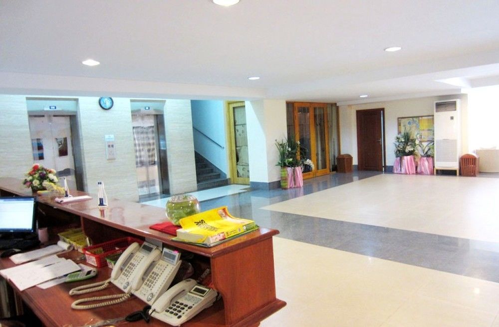 Lucky Star 2 Hotel Phnom Penh Bagian luar foto