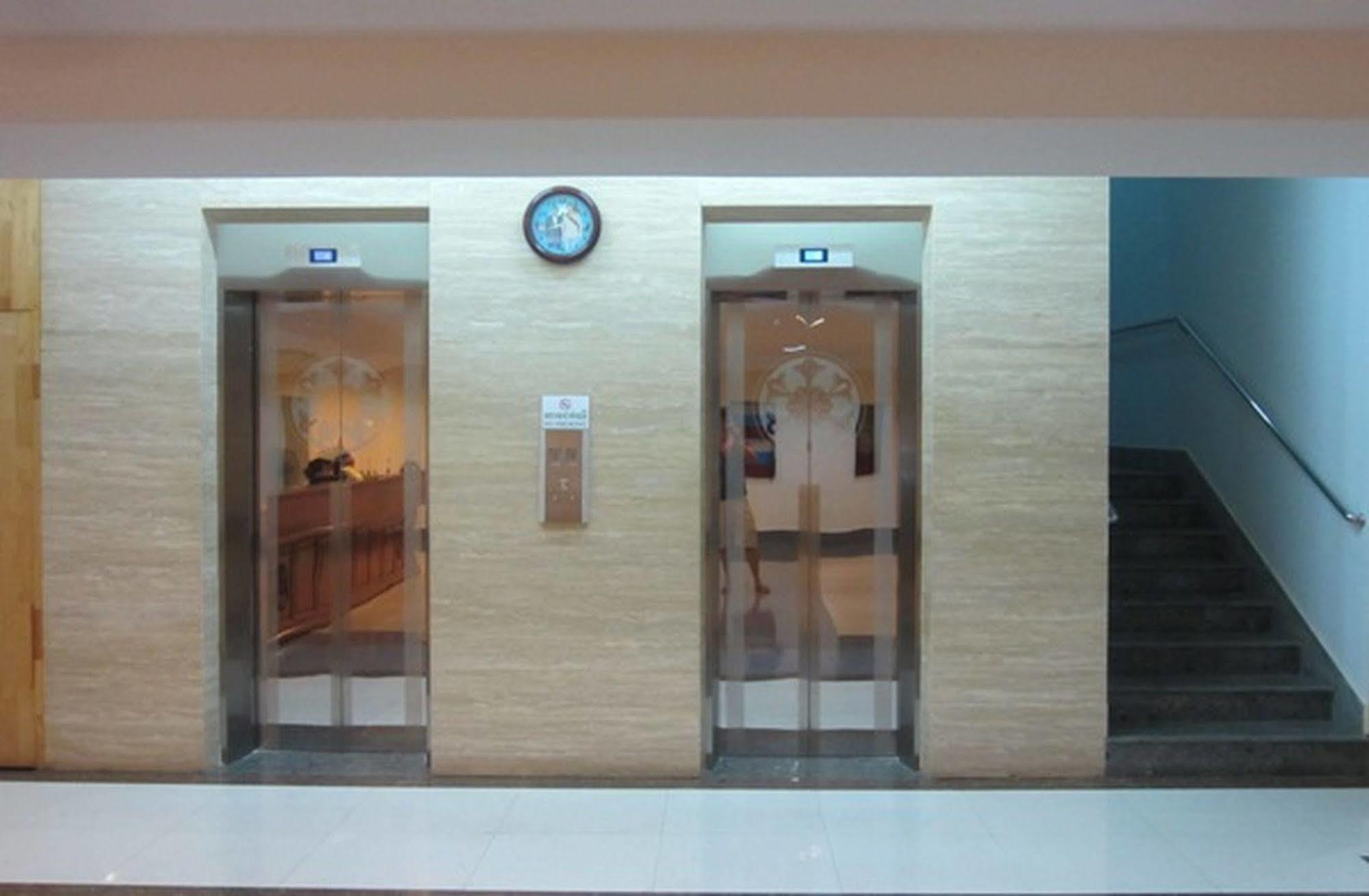 Lucky Star 2 Hotel Phnom Penh Bagian luar foto