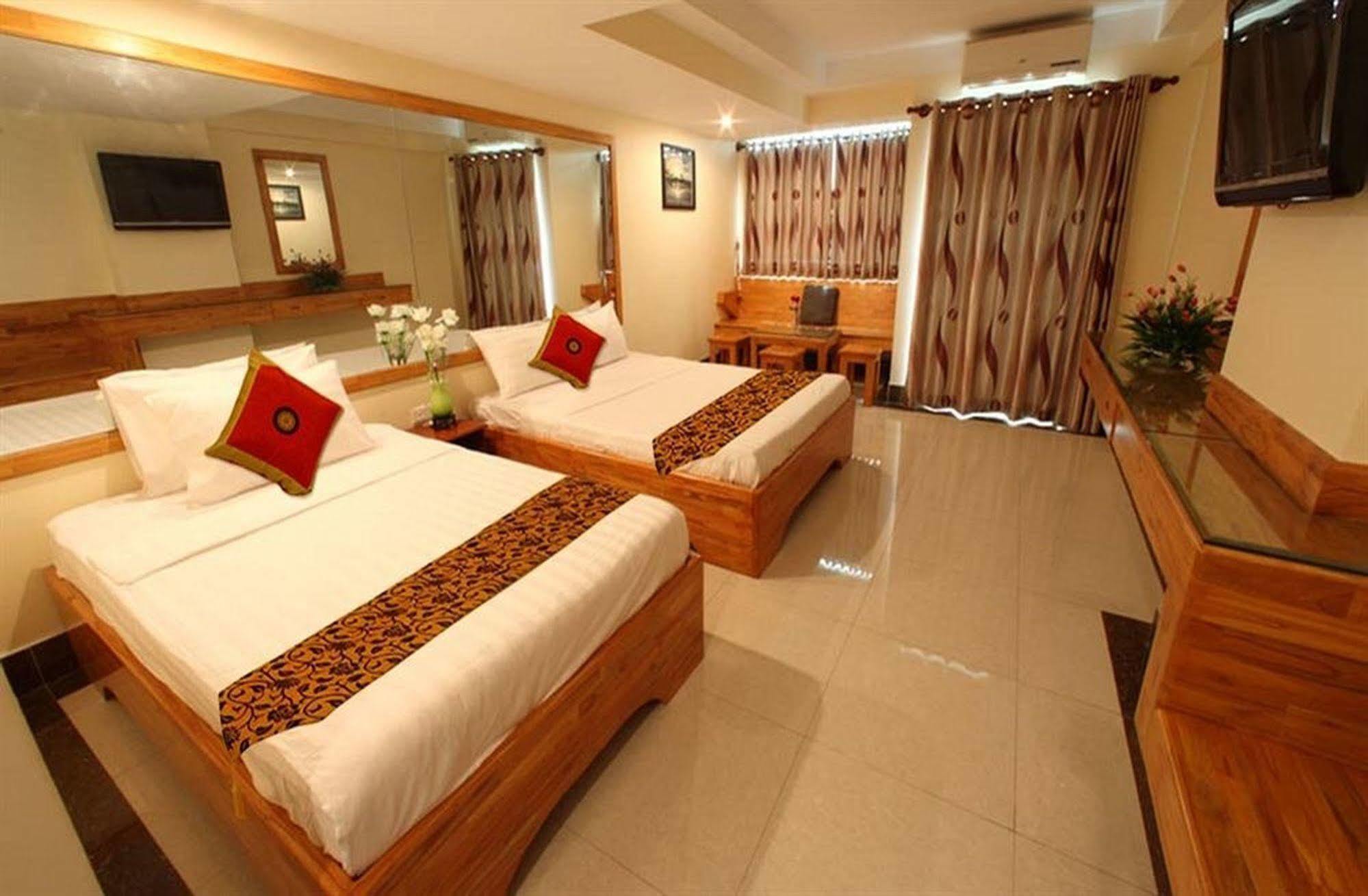 Lucky Star 2 Hotel Phnom Penh Bagian luar foto