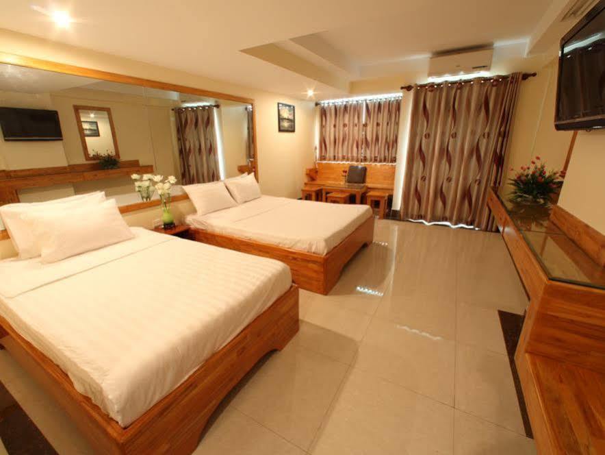 Lucky Star 2 Hotel Phnom Penh Bagian luar foto