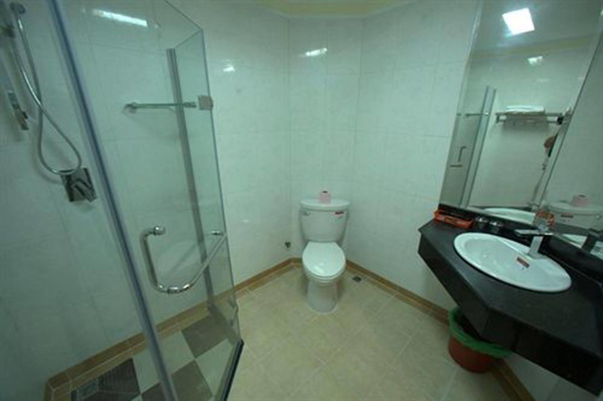 Lucky Star 2 Hotel Phnom Penh Bagian luar foto