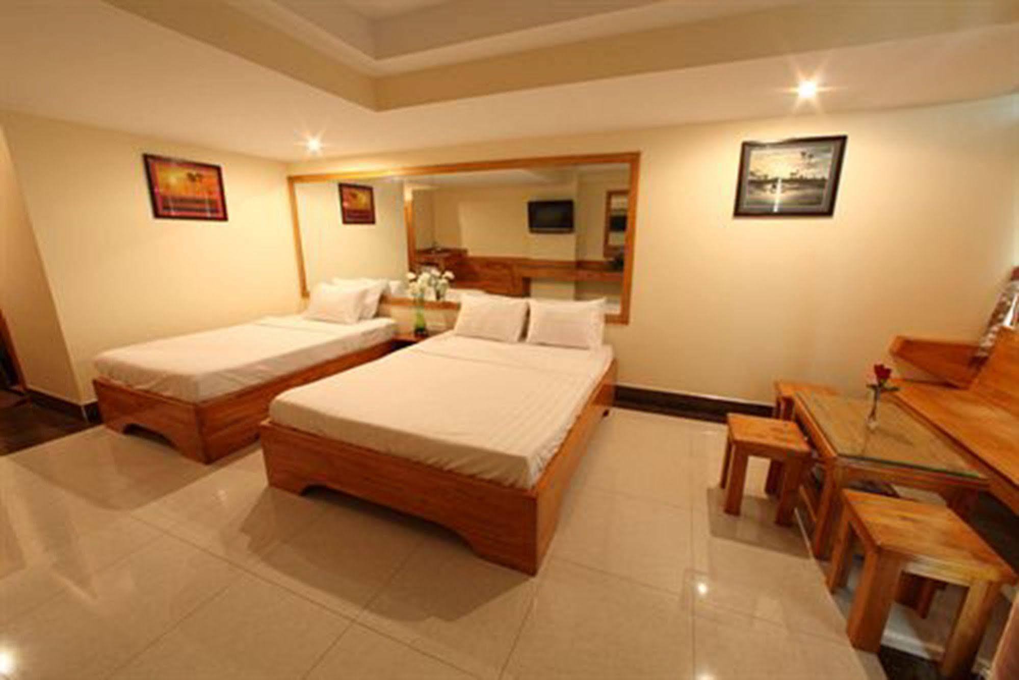 Lucky Star 2 Hotel Phnom Penh Bagian luar foto