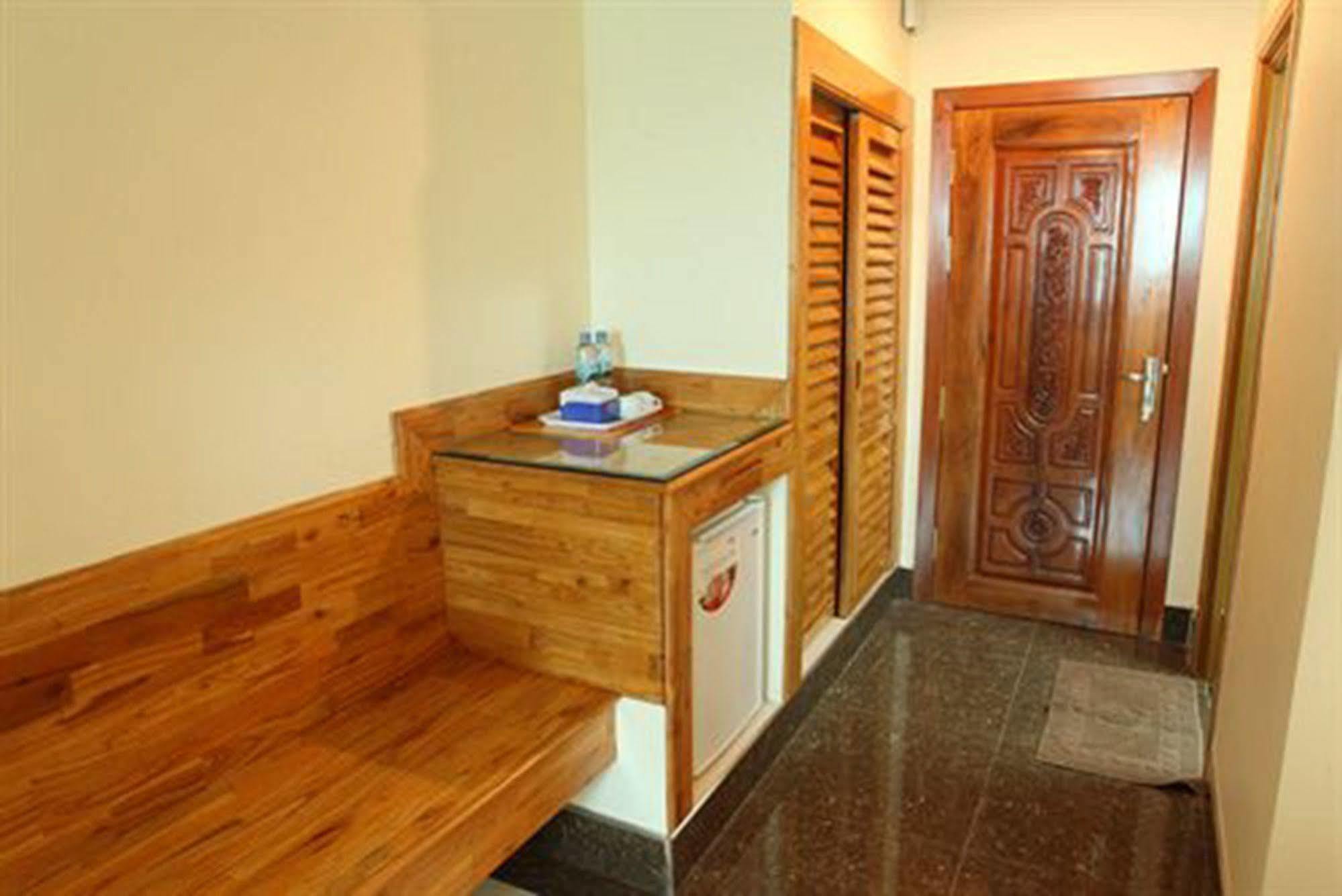 Lucky Star 2 Hotel Phnom Penh Bagian luar foto