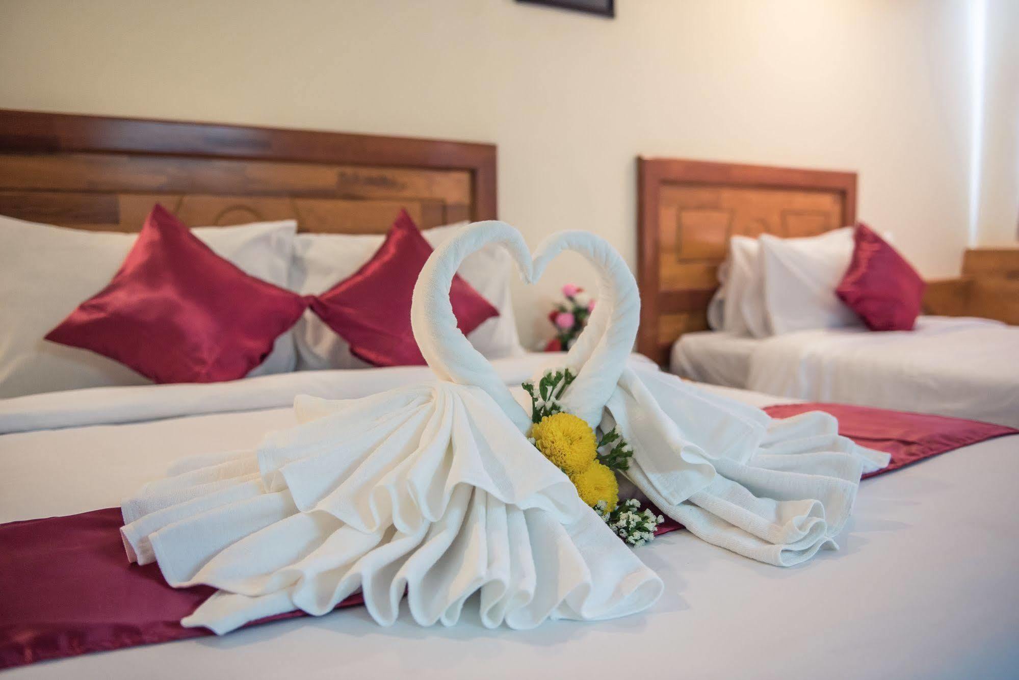Lucky Star 2 Hotel Phnom Penh Bagian luar foto