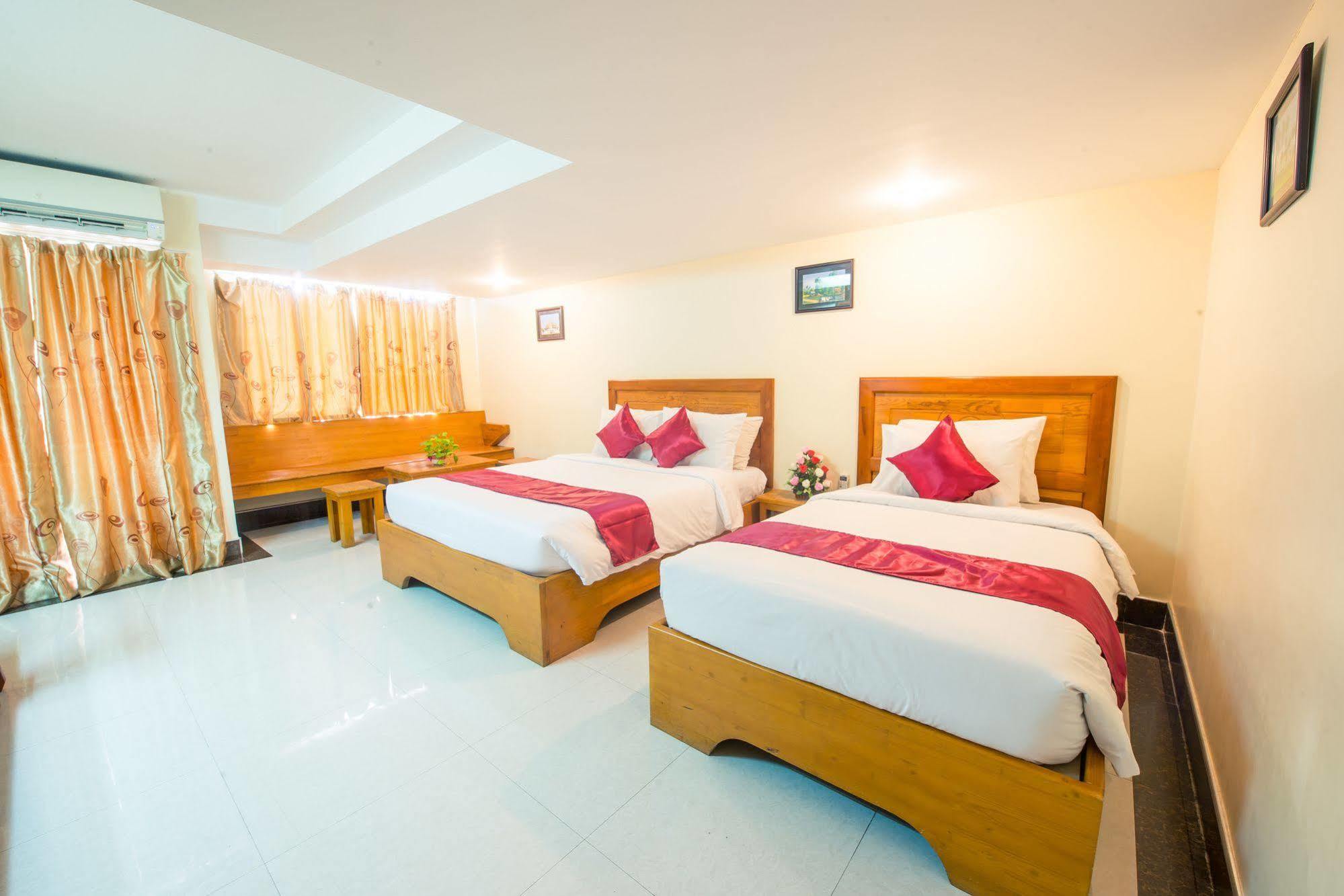 Lucky Star 2 Hotel Phnom Penh Bagian luar foto