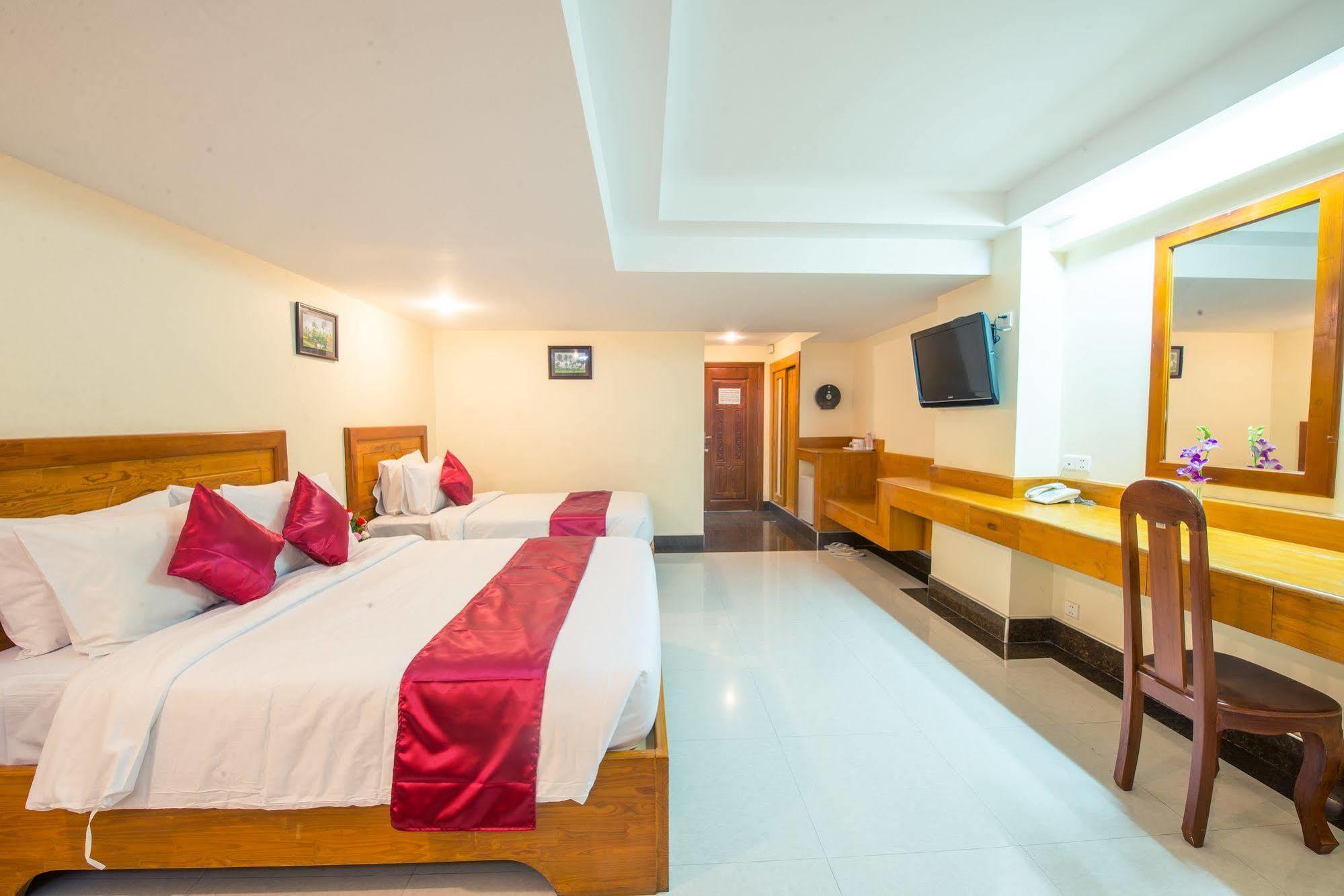 Lucky Star 2 Hotel Phnom Penh Bagian luar foto