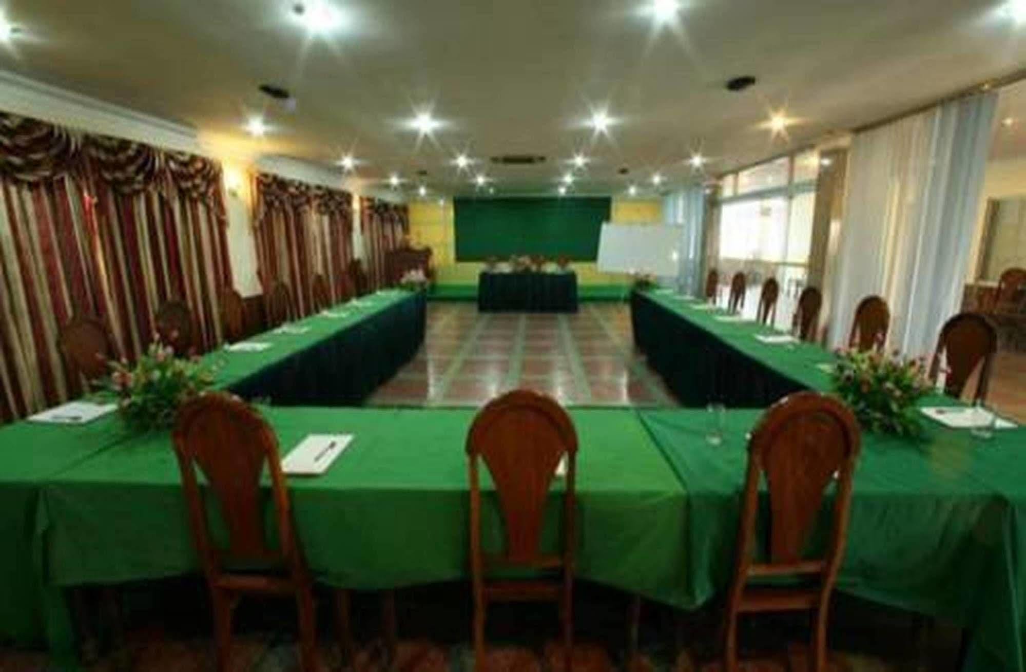 Lucky Star 2 Hotel Phnom Penh Bagian luar foto