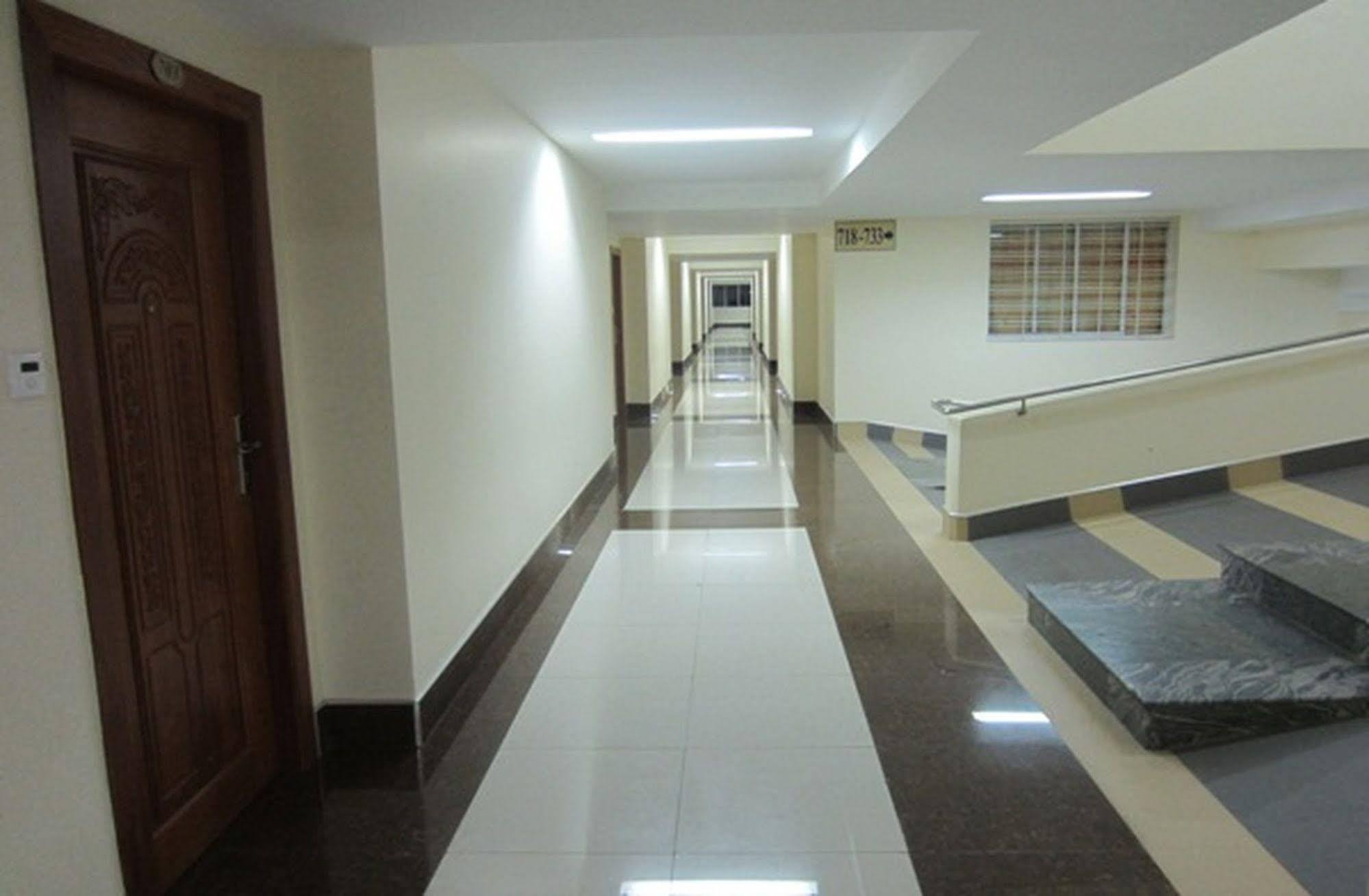 Lucky Star 2 Hotel Phnom Penh Bagian luar foto