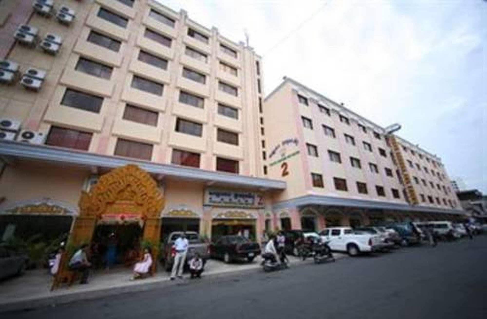 Lucky Star 2 Hotel Phnom Penh Bagian luar foto
